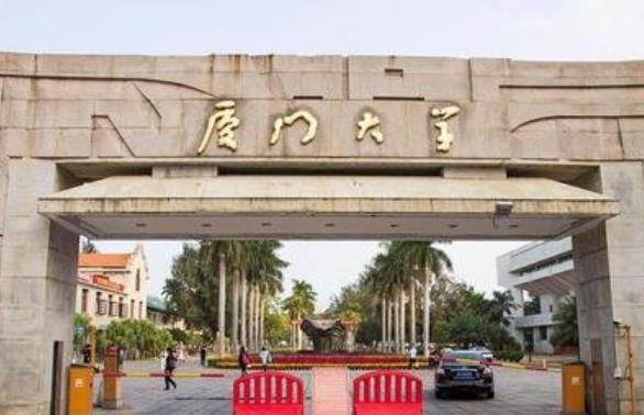 廈大開學典禮惹爭議,為啥現場擺滿“礦泉水”,新生無一人到場? 廈大開學典禮惹爭議,為啥現場擺滿“礦泉水”,新生無一人到場?