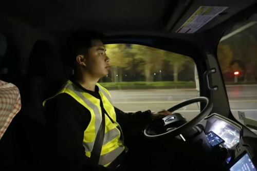 飛碟汽車循跡神舟十二號,上演“太空漫步” 飛碟汽車循跡神舟十二號,上演“太空漫步”