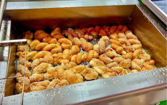 大廚教你做&OpenCurlyDoubleQuote;網紅大麻花&rdquo;，成本不到6塊錢，超市卻賣60多一斤