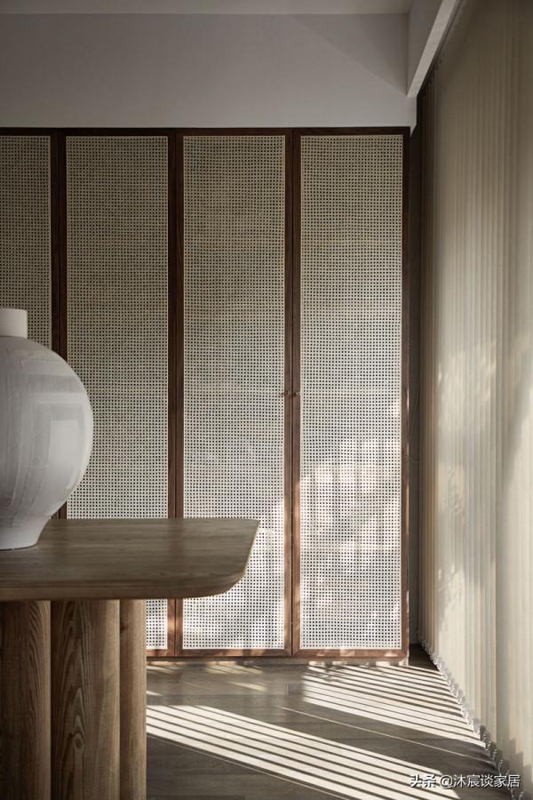 初看，他家真是“家徒四壁”，細品，真的是很有味道，越看越喜歡