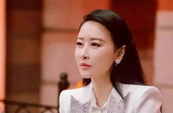 被名字“拖累”的8位女星，明明花容月貌，名字卻非常的漢子