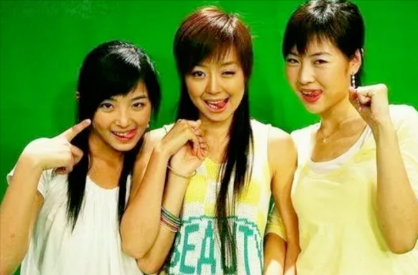 張傑送鬱可唯《快女》號牌掀回憶殺，如今超女、快女誰混出頭了？