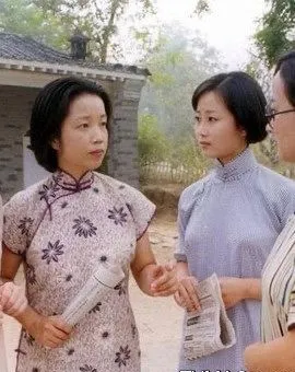 從央視主持人，到飾演周恩來夫人，她的命運因4次意外而改變