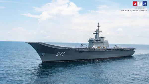 &OpenCurlyDoubleQuote;差克里&CenterDot;納呂貝特&rdquo;號航空母艦圖集（70圖）