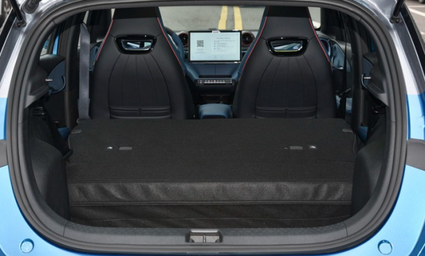 比亞迪海豚將刀片電池融入車身結構，小巧車身蘊藏寬大空間