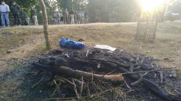 印度男子被500暴民打死,焚屍燒焦,妻子哀求救命,警察看著不管 印度男子被500暴民打死,焚屍燒焦,妻子哀求救命,警察看著不管