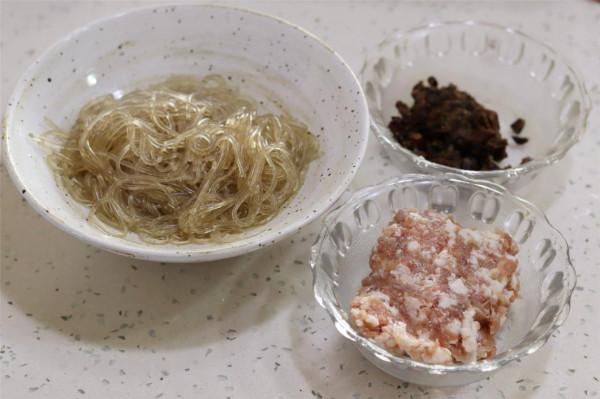 冬天，抓把粉絲泡一泡，炒一鍋解饞下飯還營養，不愁沒好菜了