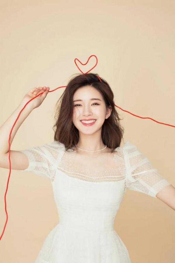 趙露思，青年演員，猶如怒放的玫瑰