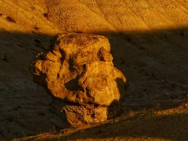 鬼斧神工！伊犁河谷雅丹地貌風光美輪美奐