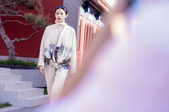 “凌龍×度兮”秋冬時裝釋出會亮相北京隆福文化中心 “凌龍×度兮”秋冬時裝釋出會亮相北京隆福文化中心