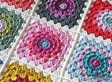 自從學會了鉤方格小花片，家裡大大小小的物件再也沒人比得上