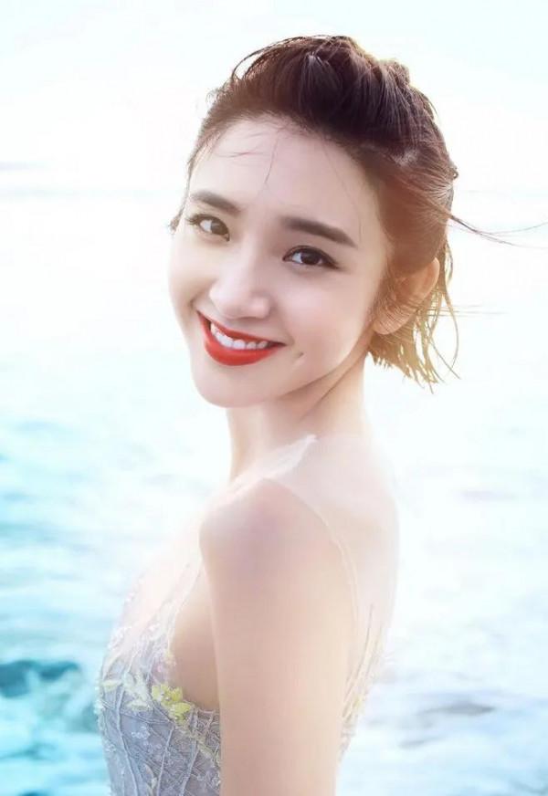 “童顏女神”唐藝昕到底有多美？（多圖）