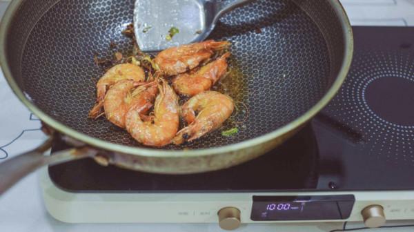 家庭聚會美食，即開即熱，美味告別等待，榮事達暢嗨盤網紅鍋體驗