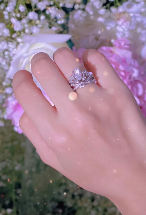 百萬粉網紅求婚現場太奢華,鑽戒是baby同款,女方曾獲王思聰追求 百萬粉網紅求婚現場太奢華,鑽戒是baby同款,女方曾獲王思聰追求