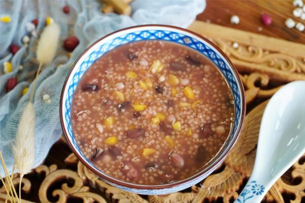 天涼了，多給家人煮“五糧粥”，每天早上來一碗，元氣滿滿過秋天