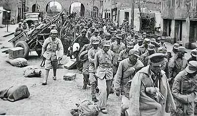 戰地奇聞，一聲斷喝俘虜軍長，打了一梭子，一千多人投降