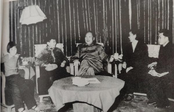 毛主席對貪汙有多痛恨，聽說有官員私建別墅，馬上下命令：槍斃