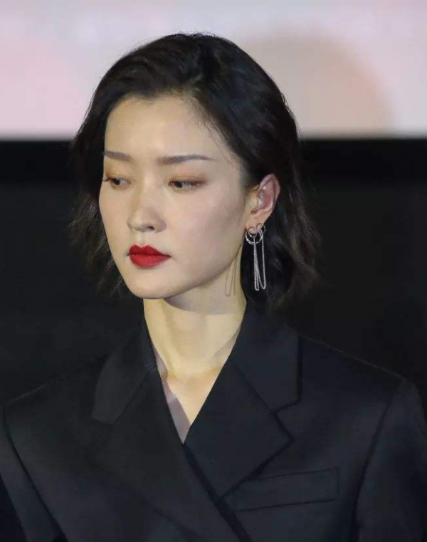 那些“一刀切”削臉的明星還好嗎？有的已垮掉，小方臉成最後贏家