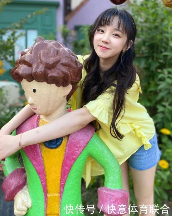 宋雨琦穿10cm短褲露面，看她減肥後的腿，比楊冪細多了