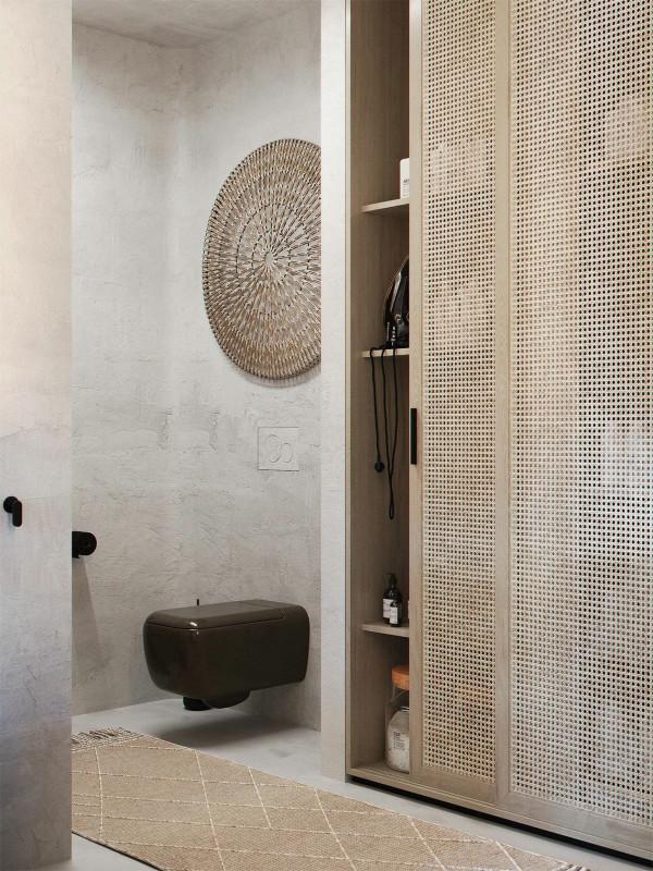 灰白色調詫寂風公寓，讓人倍感舒適