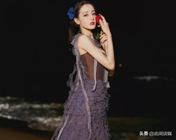 ELLE風尚大典女明星造型，baby熱巴發揮穩定，唐嫣風格不盡人意