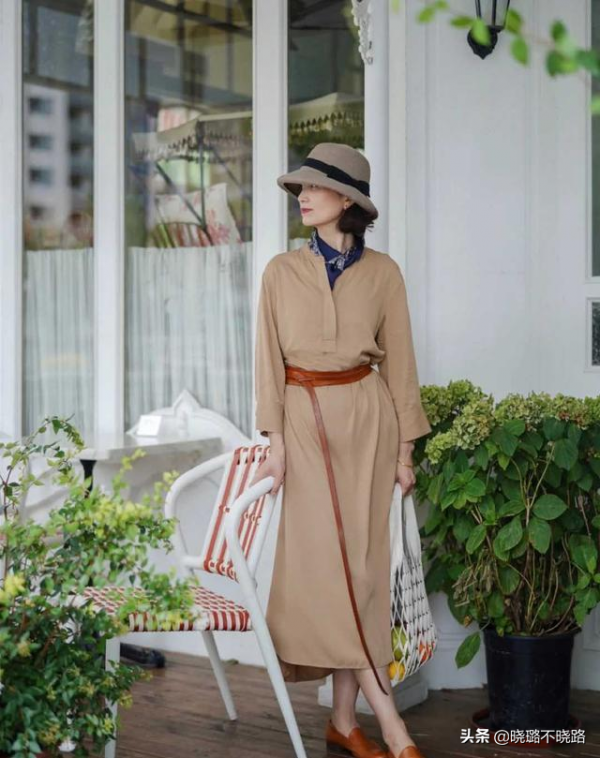 奔五奔六的女人，少穿這3種“顯老色”！顯老又土氣，看著很廉價