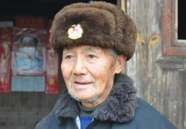 湖南一老農，妻子住院無錢治，無奈給政府寫信：我是毛主席警衛員