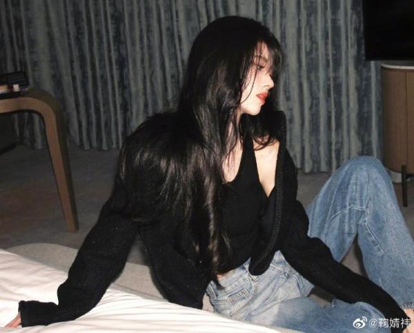 鞠婧禕曬膠片質感美照 甜酷慵懶風十足 鞠婧禕曬膠片質感美照 甜酷慵懶風十足