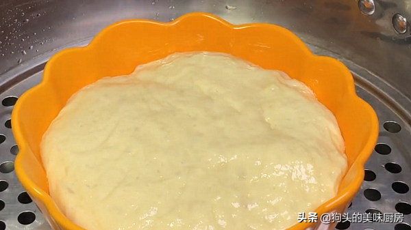 發糕這樣做，不用揉麵，一攪一蒸就出鍋，鬆軟香甜，比麵包還好吃