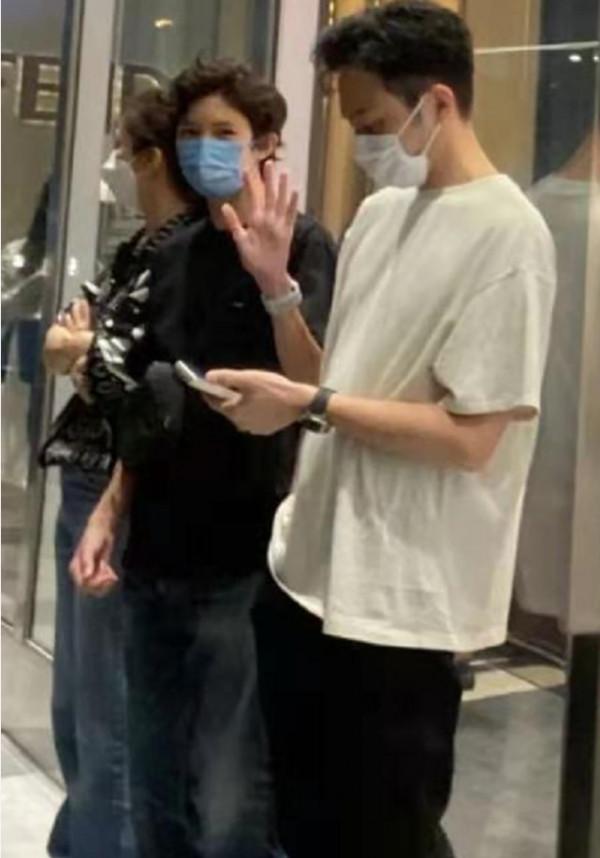 袁詠儀為兒子慶15歲生日,魔童兒時萌照曝光,wink表情萌化 袁詠儀為兒子慶15歲生日,魔童兒時萌照曝光,wink表情萌化