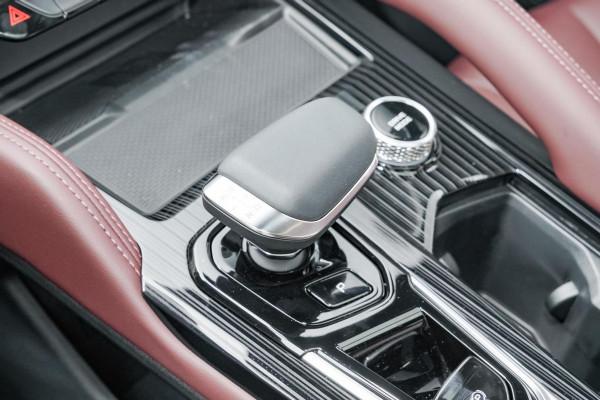 體驗星越L 兩驅旗艦型，售價16.52萬，配2.0T+7DCT，夠大夠豪華