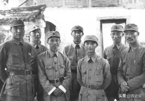 他是百歲中將，拒絕秘書的新轎車，擔任過60多個學校&OpenCurlyDoubleQuote;校長&rdquo;