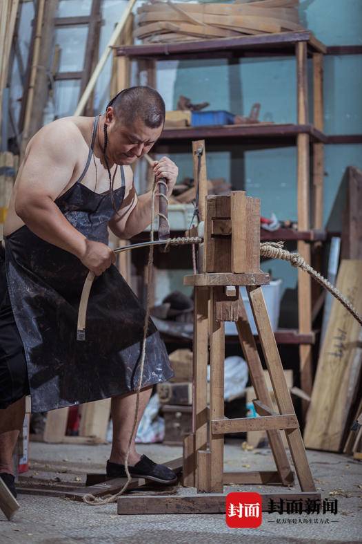 消失的長興弓鋪:英國學者千里尋訪成都留下“秘鑰”,重慶工匠讓百年弓藝再現世 消失的長興弓鋪:英國學者千里尋訪成都留下“秘鑰”,重慶工匠讓百年弓藝再現世