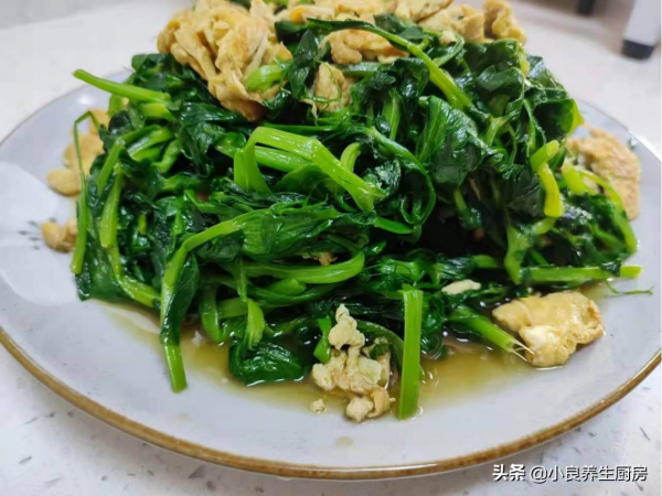 臘月到了，碰見這菜別手軟，每天炒一盤，清爽解膩，現在吃正當季