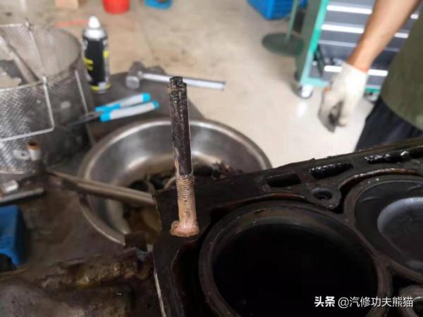 大眾高爾夫1.4T差點開報廢，燒機油、燒防凍液、缺缸大修一次解決