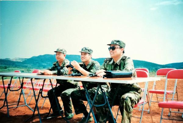 回顧和平年代完成部隊重大演習和軍事任務中的群眾工作