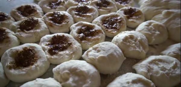 陝西大叔賣小吃,30年無招牌,顧客只看臉,外地人一般找不到 陝西大叔賣小吃,30年無招牌,顧客只看臉,外地人一般找不到