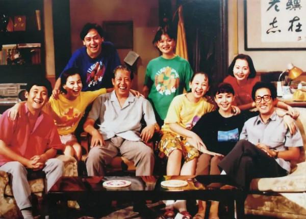 “傅明”文興宇：9歲喪父，妻子比他小6歲，一天三包煙患癌去世