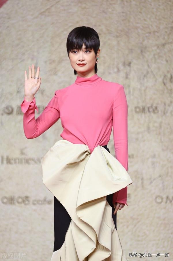 第34屆金雞獎閉幕紅毯 李宇春閒庭信步式紅毯新走法輕鬆自在