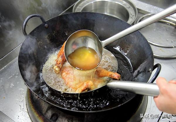 滷燒鴨，鴨肉入味難？廚師長教你一招，肉質紅潤不柴，入味到骨