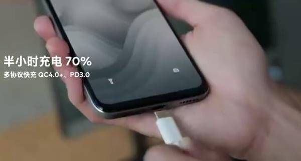 魅族居然還在做全白手機!魅族 18X 提前洩露,主打潮玩文化 魅族居然還在做全白手機!魅族 18X 提前洩露,主打潮玩文化