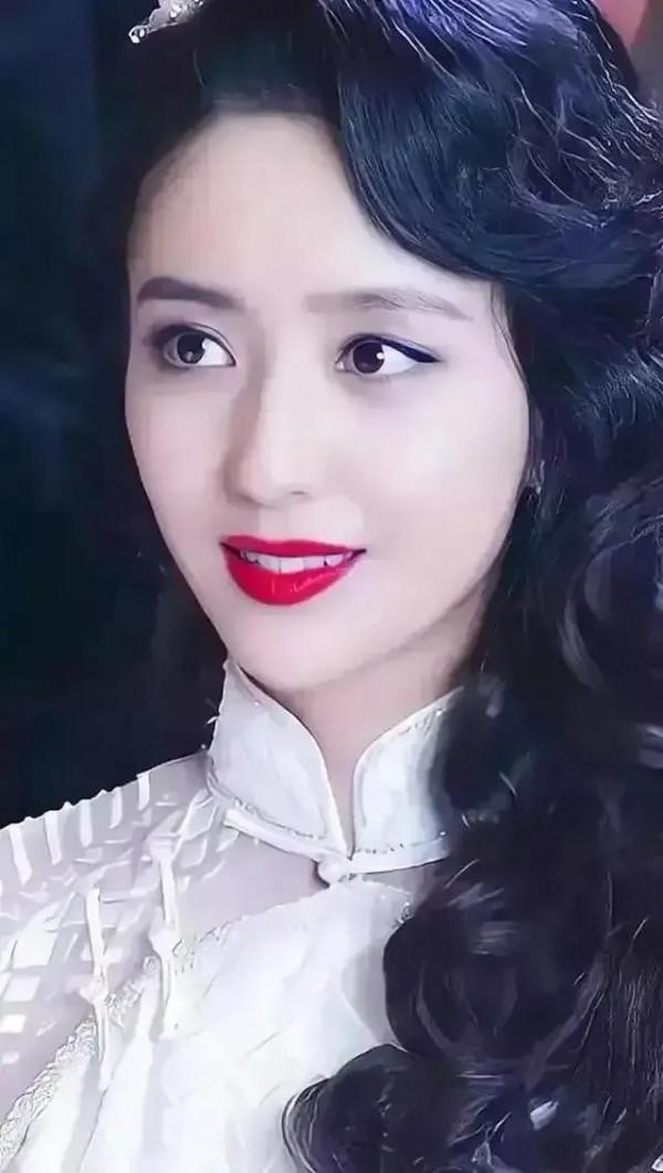 影視演員王鷗