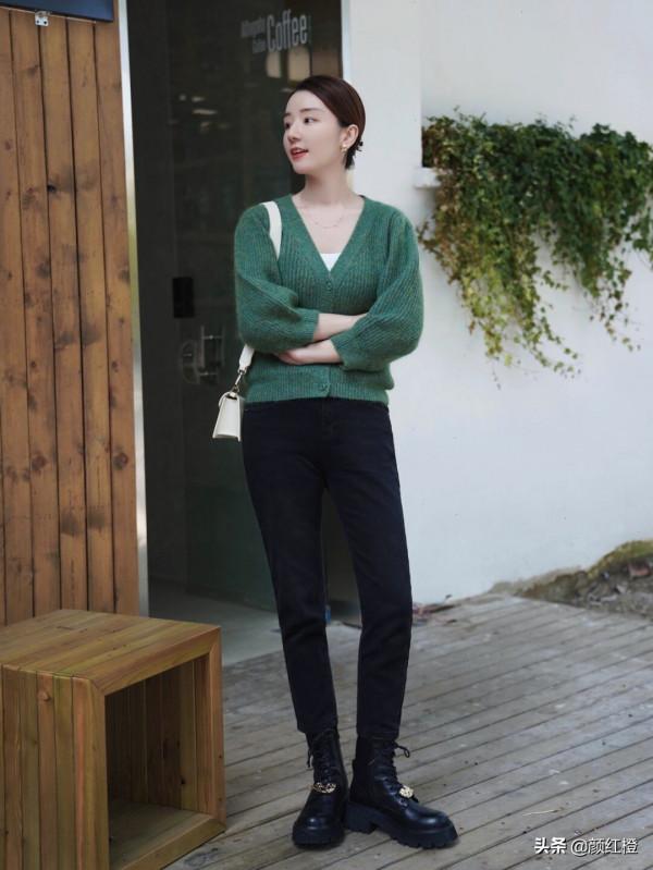 秋冬外套裡面穿什麼？這些針織衫穿搭保暖舒適，日常實用不挑人