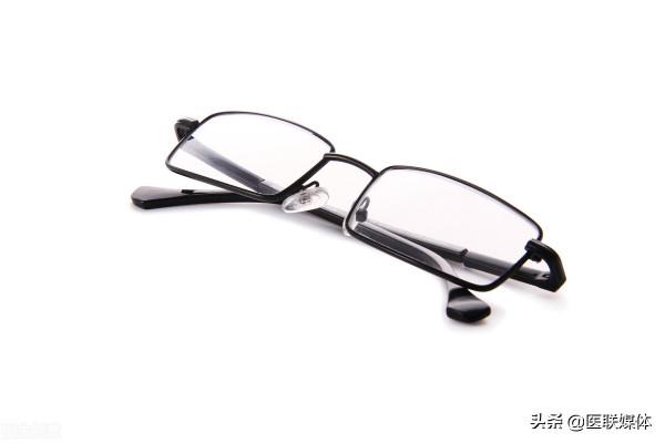 老花鏡隨便買一副就可以了?這4個誤區,老人們要避開 老花鏡隨便買一副就可以了?這4個誤區,老人們要避開