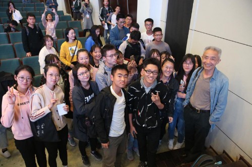 1977年戴建業考289分，因心虛報華中師範，卻不知北大錄取線才270