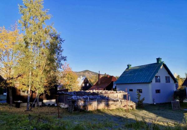 它是南斯拉夫電影《橋》所在地、也是最具“北歐風情”的南歐小鎮