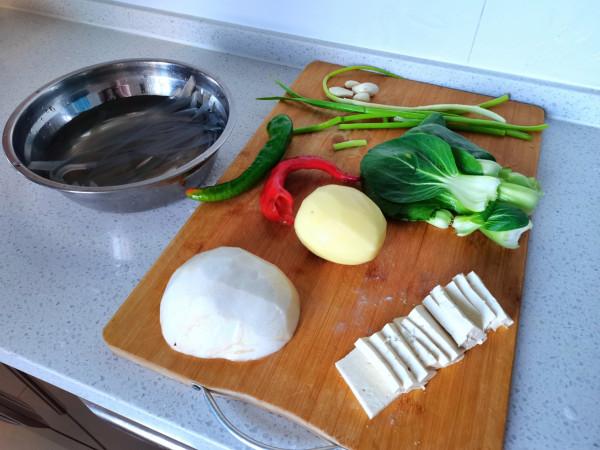 大骨頭還是這樣燉出來最香，香辣鮮美，兩人一大盆吃香了