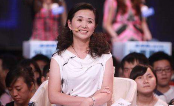 “非誠勿擾”黃菡：倒追嫁同學，恩愛30年無緋聞，女兒比她還漂亮