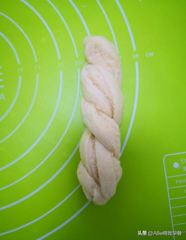 復刻麵包房的麻花小麵包，椰香柔軟又拉絲，學會了隨吃隨做，厲害