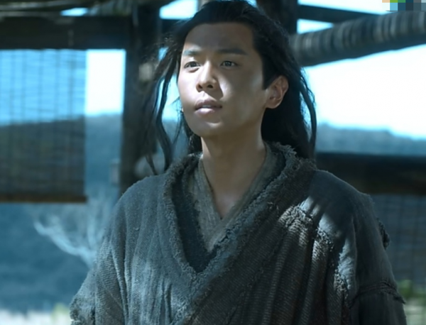 求求男演員不要再披頭散髮了，“黑長直”不是人人都能駕馭的